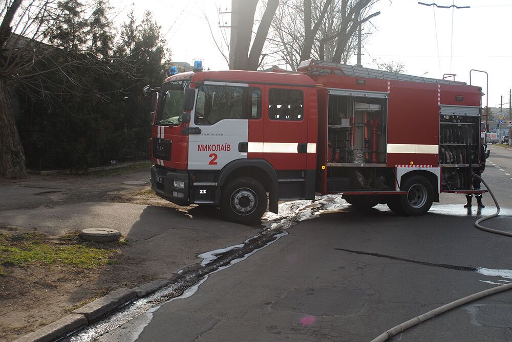 Миколаїв: рятувальники ліквідували пожежу автомобілю