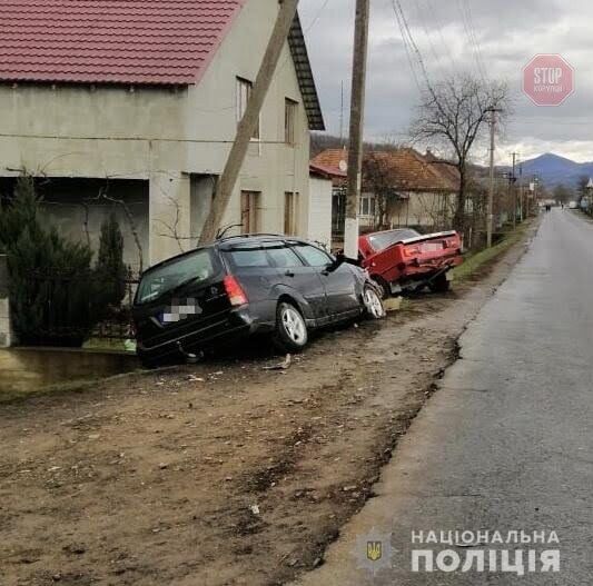 Невдалий обгін: на Закарпатті в ДТП постраждала жінка (фото)
