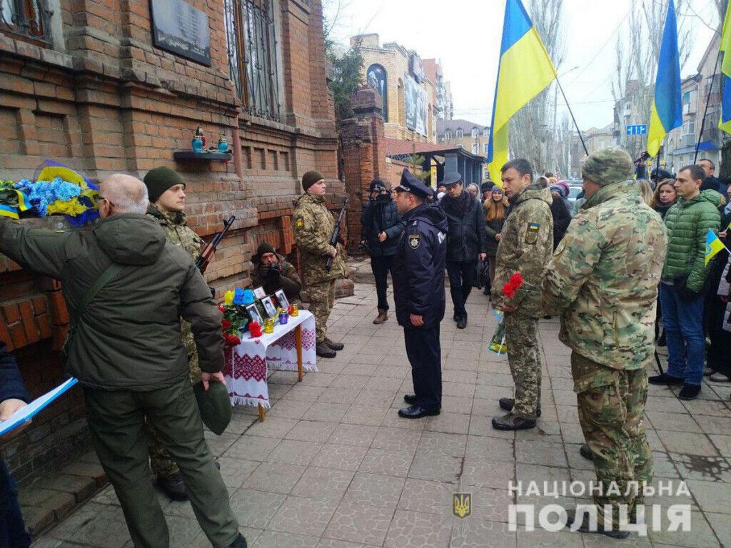 Поліцейські Донеччини вшанували пам’ять Героїв Небесної Сотні