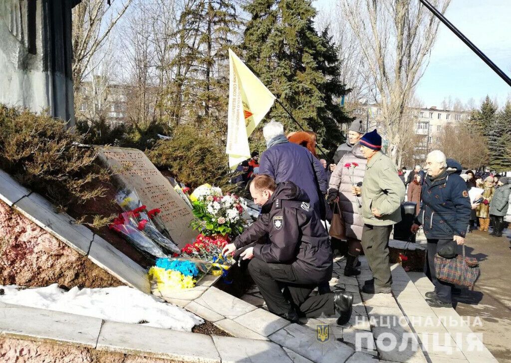 Поліцейські Донеччини вшанували пам'ять учасників бойових дій на території інших держав