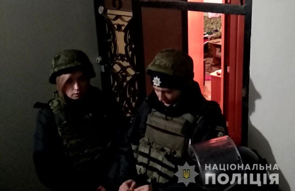 У Краматорську поліцейські затримали чоловіка, який погрожував підірвати жінку з дитиною