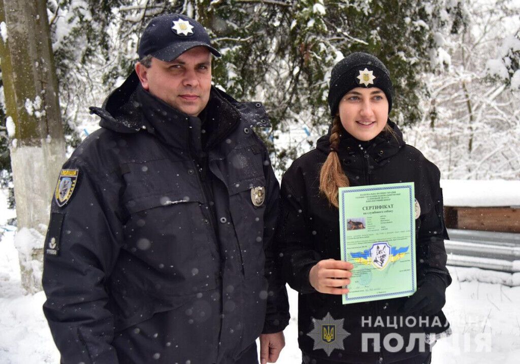 Знайдуть злочинця у натовпі та в лісі: як поліцейські кінологи та їх чотирилапі помічники іспити складали