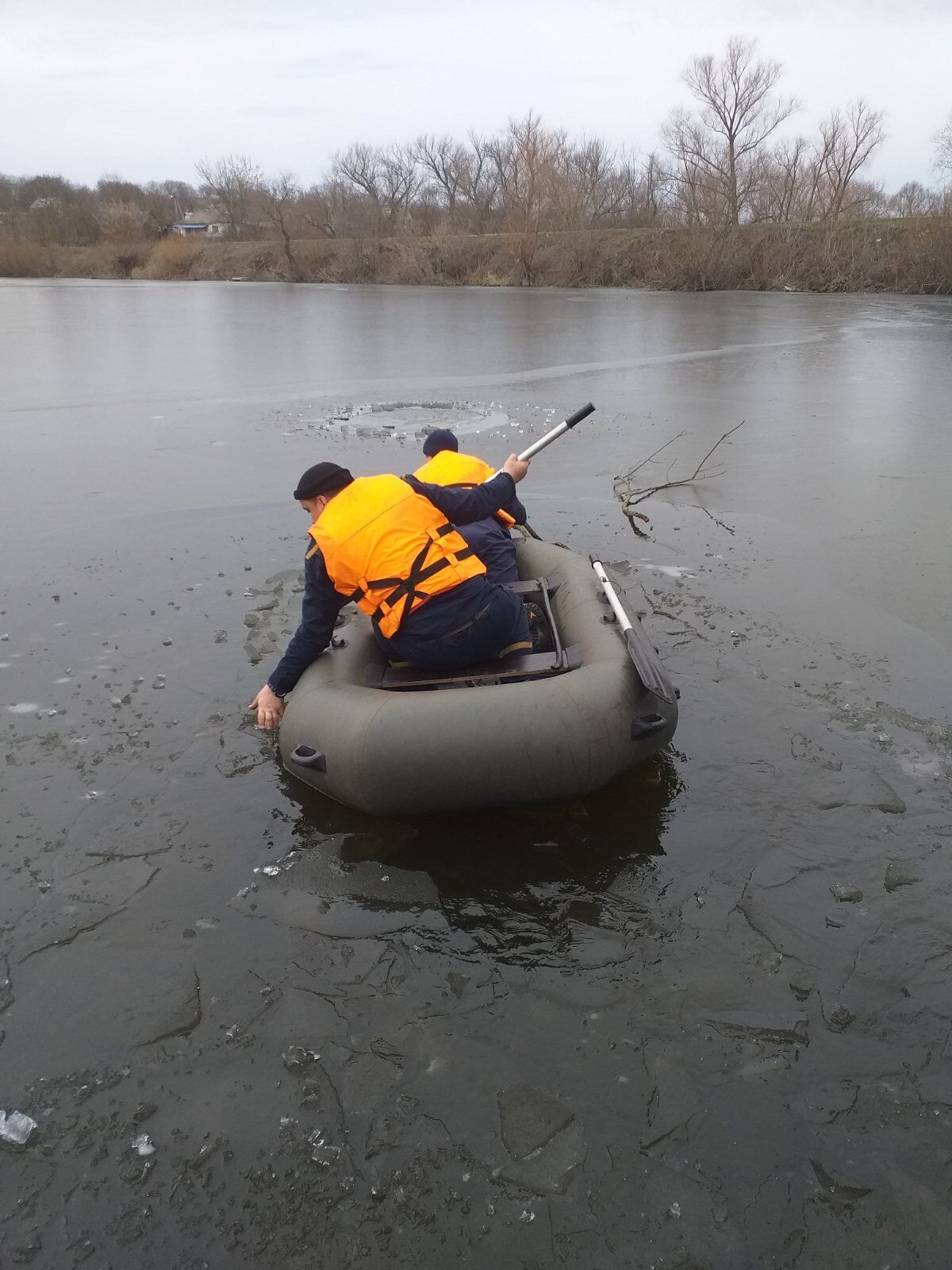 На Кіровоградщині із ставків рятувальники витягнули тіла пенсіонера та дитини