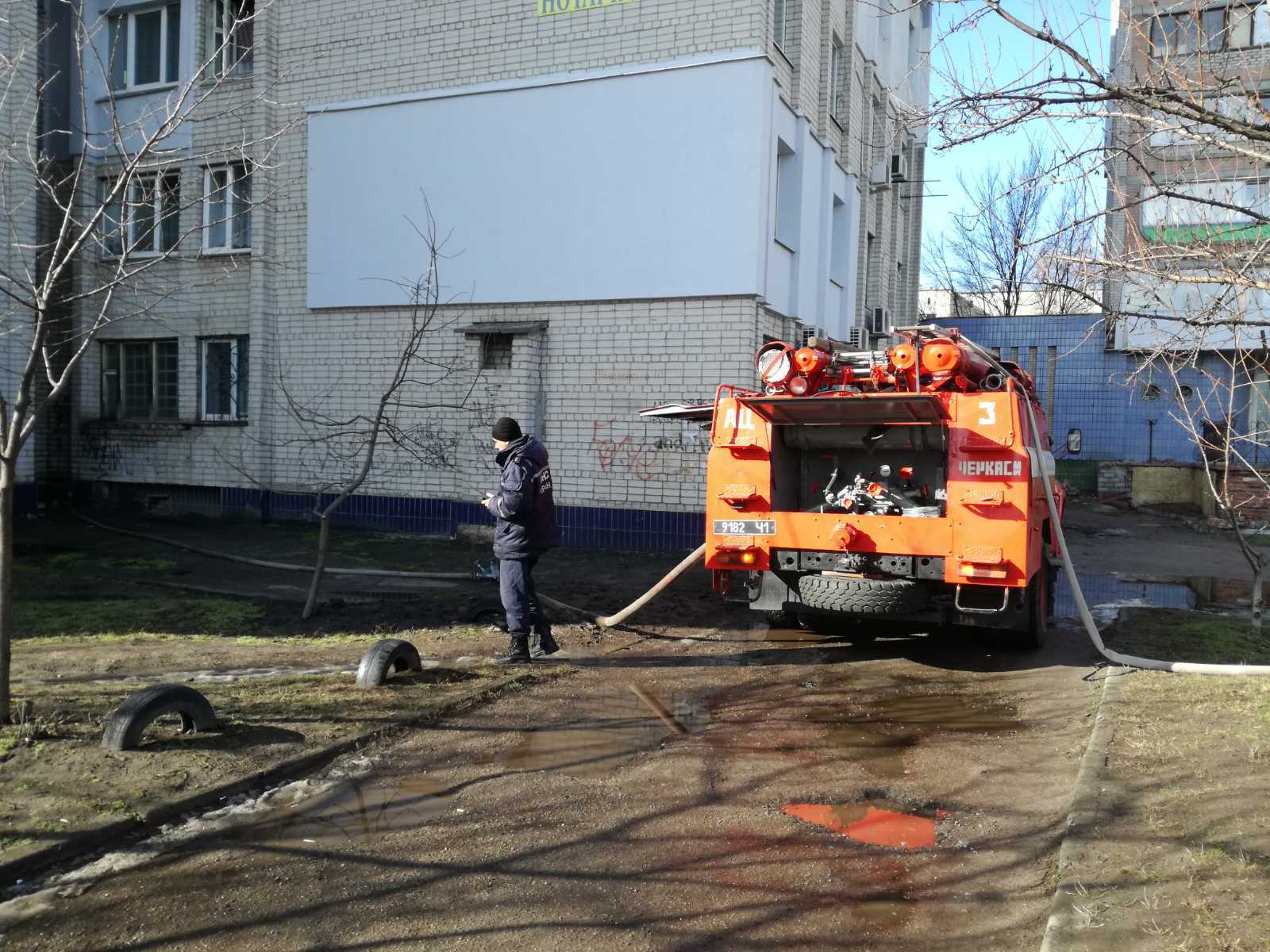 Черкаська область: під час пожежі з багатоповерхівки евакуйовані 5 чоловік