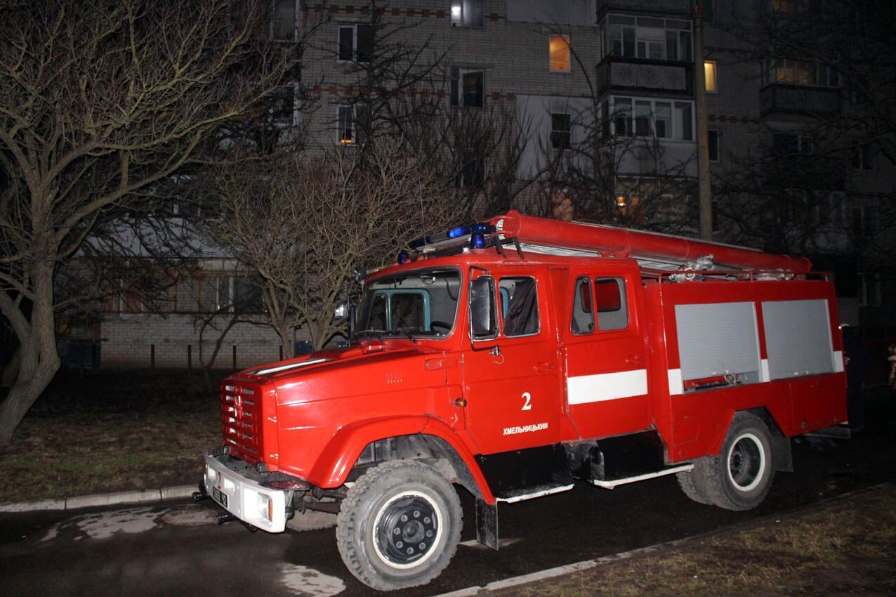 м. Хмельницький: під час пожежі у квартирі п’ятиповерхівки врятовано 3 дітей та 42 людини евакуйовано
