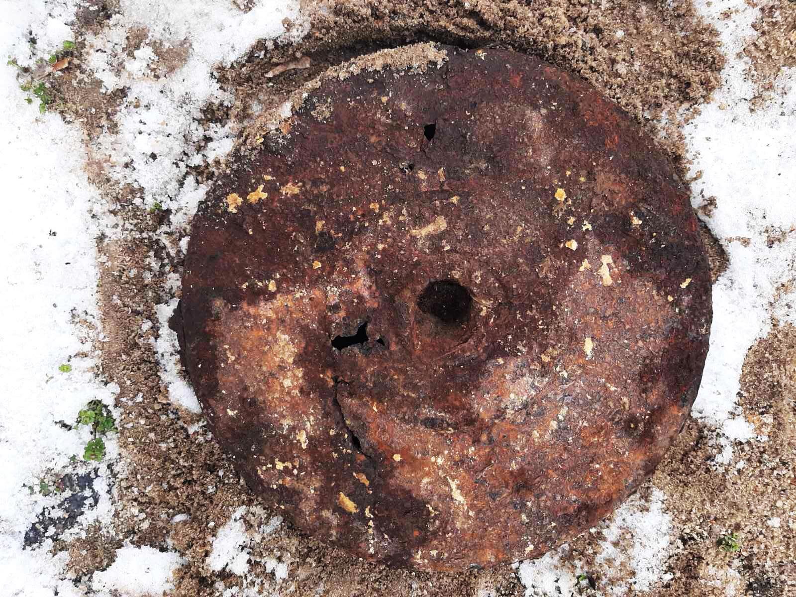 На Хмельниччині піротехніки ГУ ДСНС знищили застарілий боєприпас — протитанкову міну