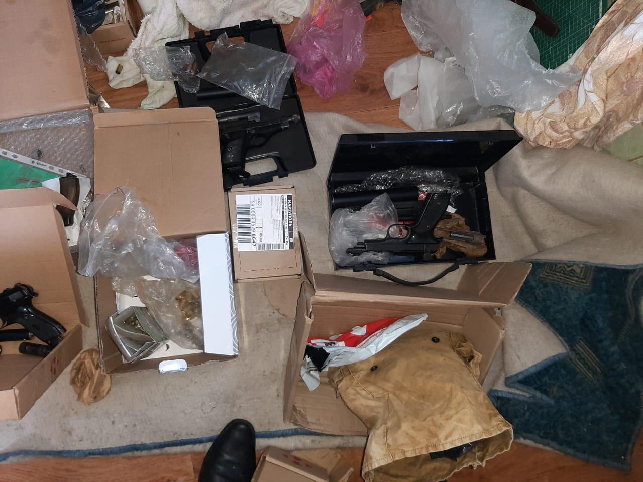 Запорізького посадовця Державної служби надзвичайних ситуацій викрили на продажі вогнепальної зброї (ФОТО)