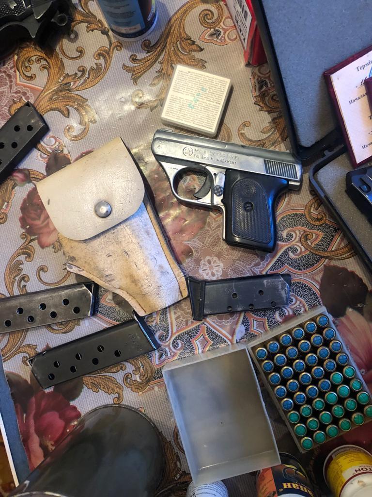 Запорізького посадовця Державної служби надзвичайних ситуацій викрили на продажі вогнепальної зброї (ФОТО)