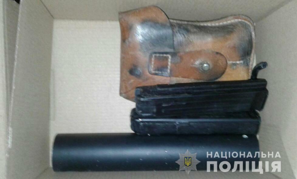 Поліцейські Прикарпаття вилучили зброю в організатора нарколабораторії