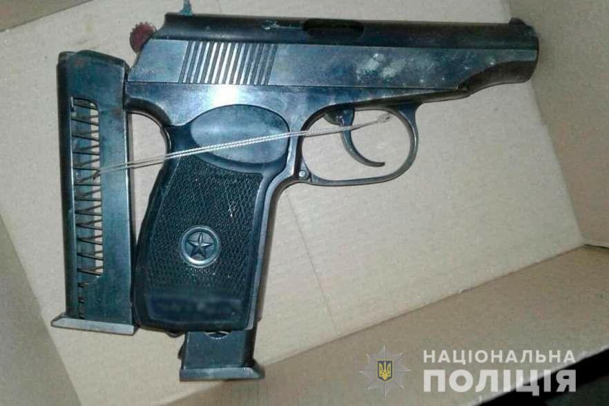 Поліцейські Прикарпаття вилучили зброю в організатора нарколабораторії