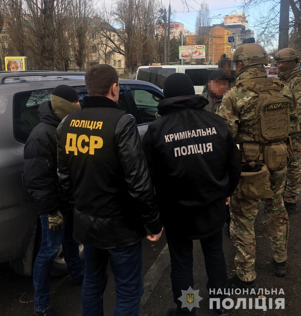 На Хмельниччині поліція затримала злочинну групу за вимагання з бізнесмена півмільйона гривень «боргу»