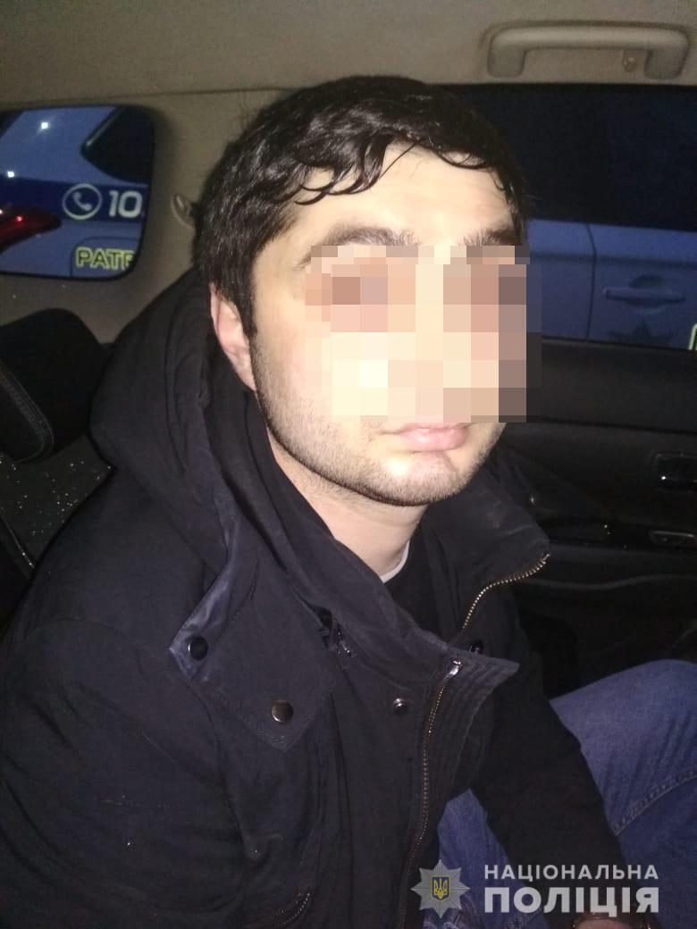 У Миколаєві поліцейські з погонею затримали іноземця за крадіжку з автомобіля