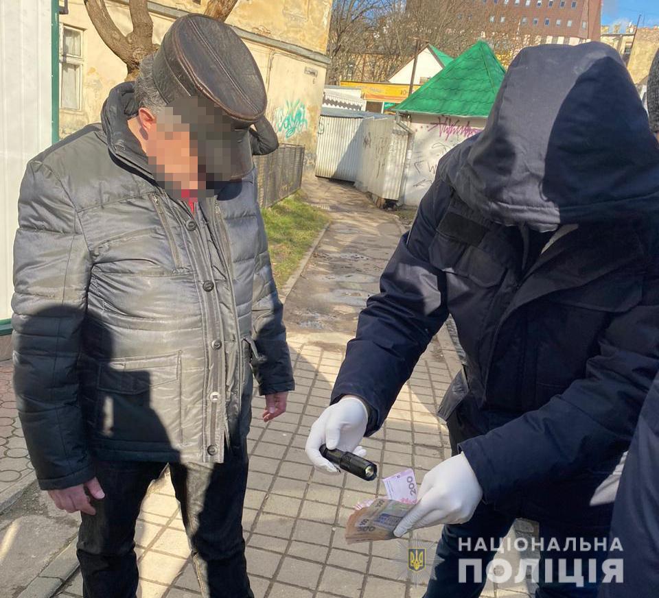 Поліція Львівщини викрила посадовцівДержпродспоживслужби в організації корупційної схеми