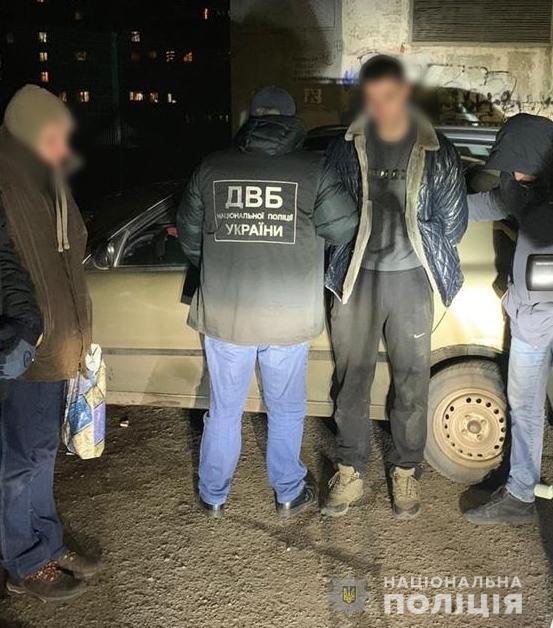 У Миколаєві внутрішня безпека Нацполіції викрила двох патрульних у збуті наркотиків