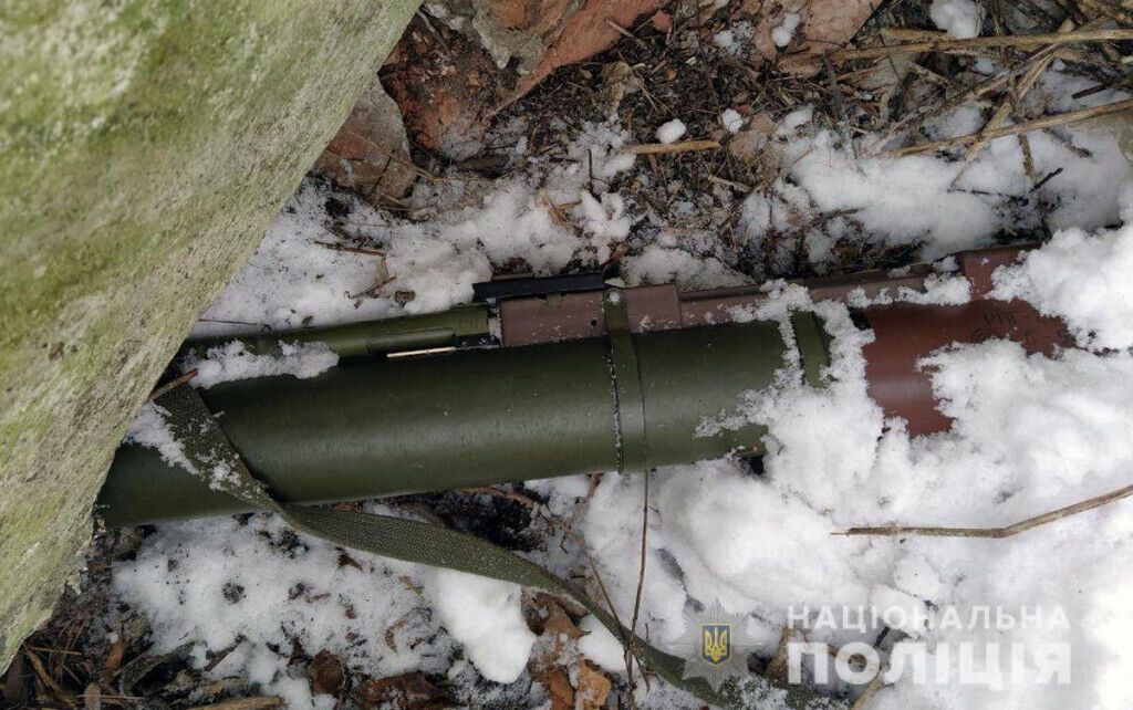Житель Авдіївки добровільно видав поліцейським протитанковий гранатомет