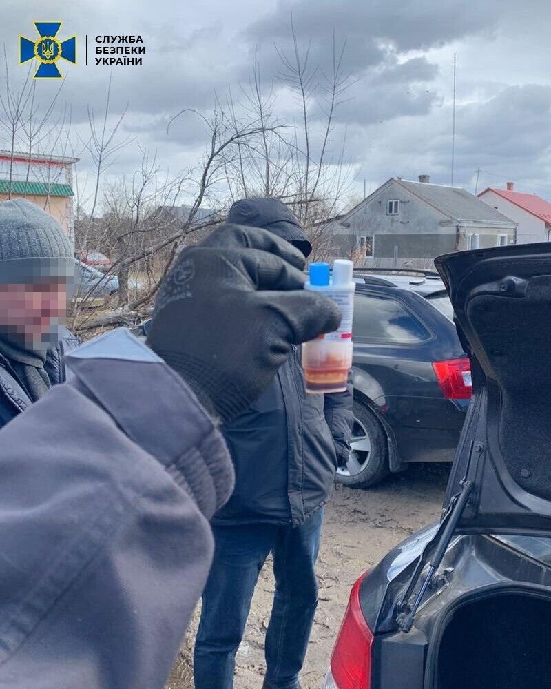 На Львівщині СБУ затримала поліцейських за підозрою в організації збуту наркотиків