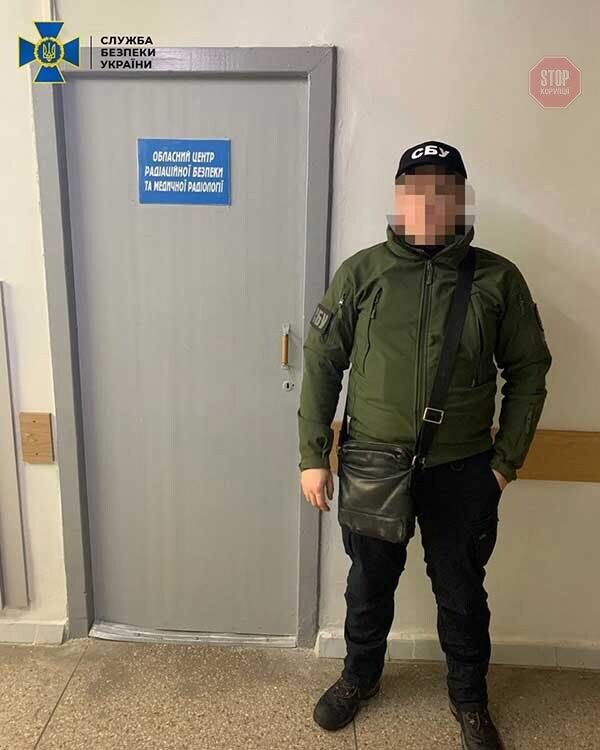 У Дніпрі на хабарі погорів керівник обласного Центру радіаційної безпеки (фото)