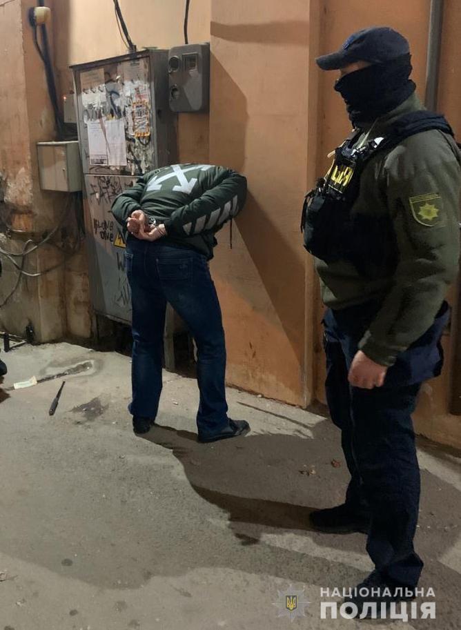 Поліція викрила злочинну групу, яка вчиняла розбійні напади на мешканців Одеси