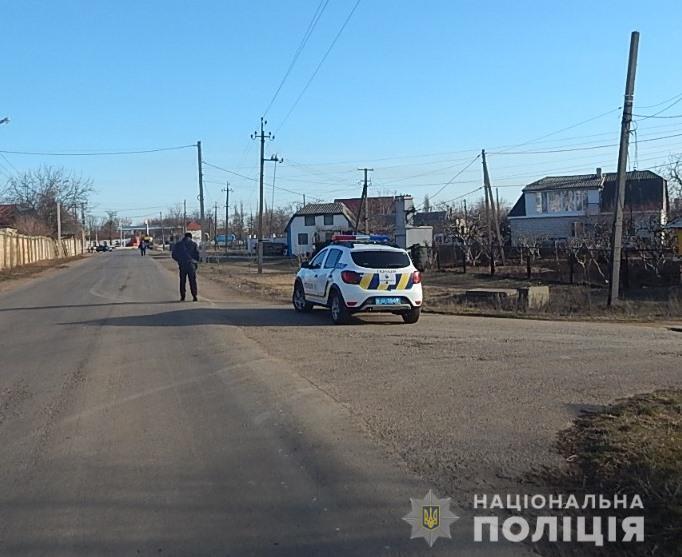 Поліцейські розслідують обставини травмування малолітнього автокраном (ВІДЕОКОМЕНТАР)