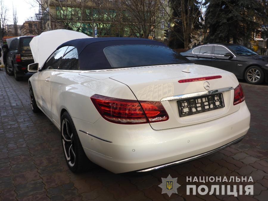 Працівники одеського сервісного центру МВС виявили розшукуваний Інтерполом автомобіль