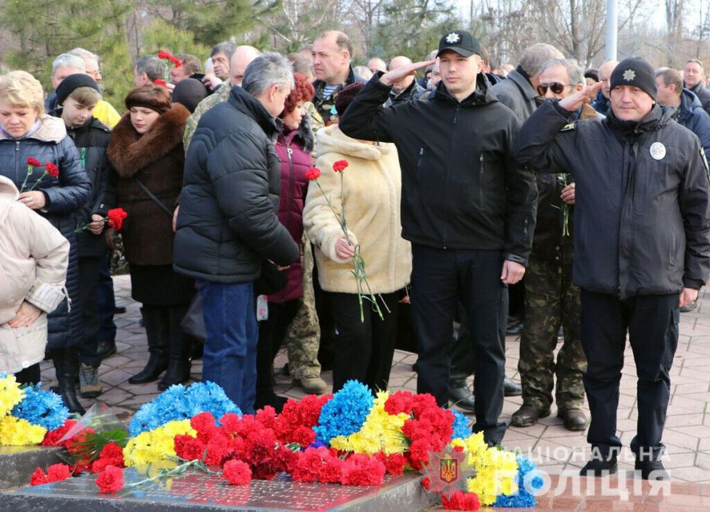 Поліцейські Донеччини вшанували пам'ять учасників бойових дій на території інших держав
