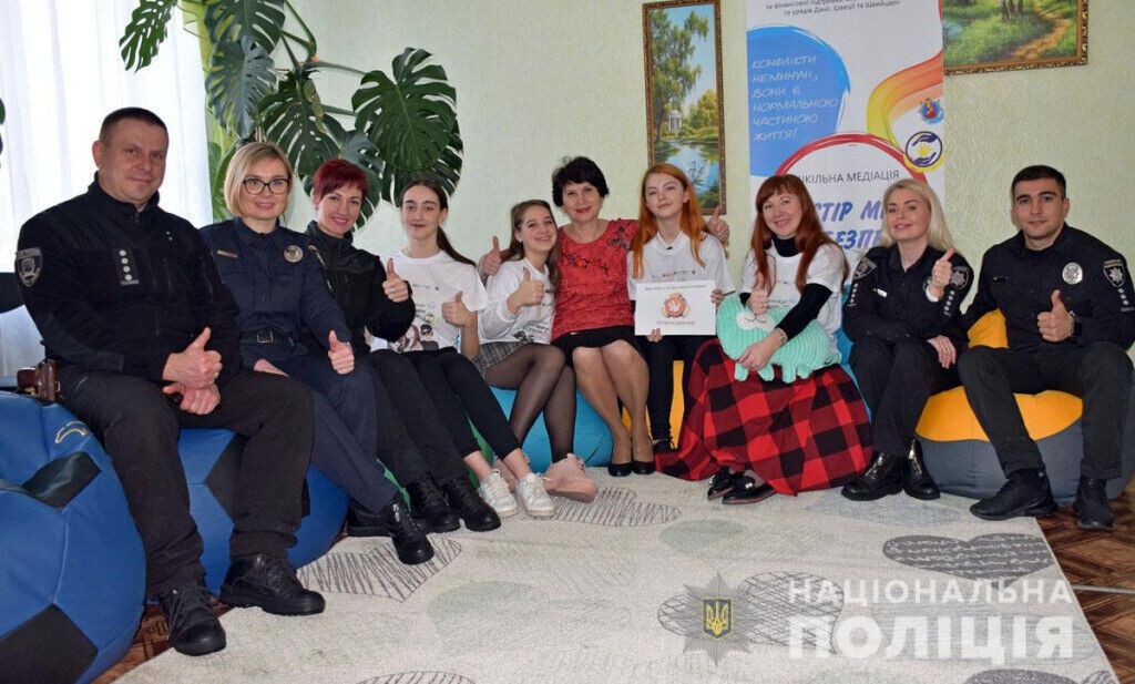 Шкільна служба порозуміння: поліцейські відкрили для дітей Мар’їнки та Авдіївки дві кімнати для вирішення конфліктів