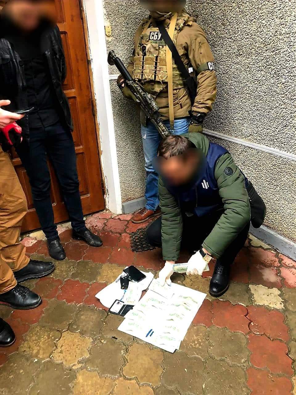 Керівника відділу поліції на Франківщині затримано на отриманні неправомірної вигоди (ФОТО)