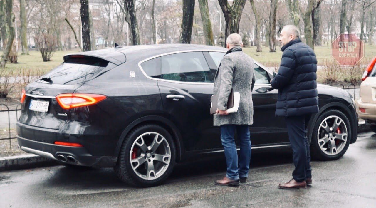  Приходько разом із адвокатом хотіли сісти в Maserati Фото: СтопКор