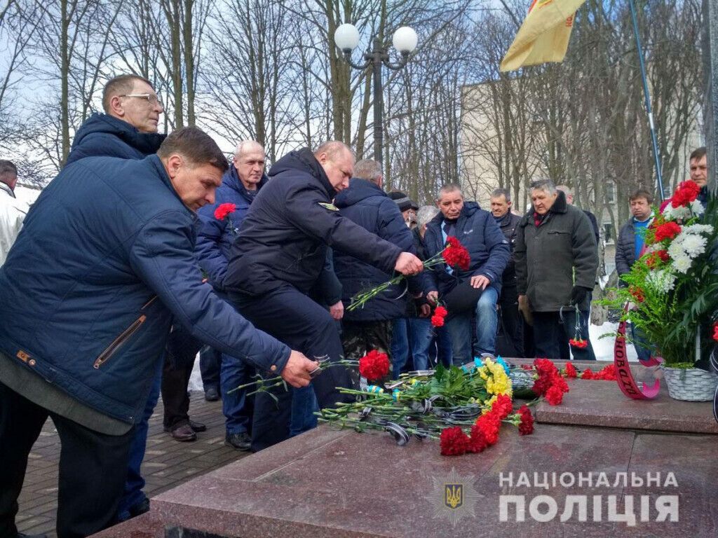 Поліцейські Донеччини вшанували пам'ять учасників бойових дій на території інших держав