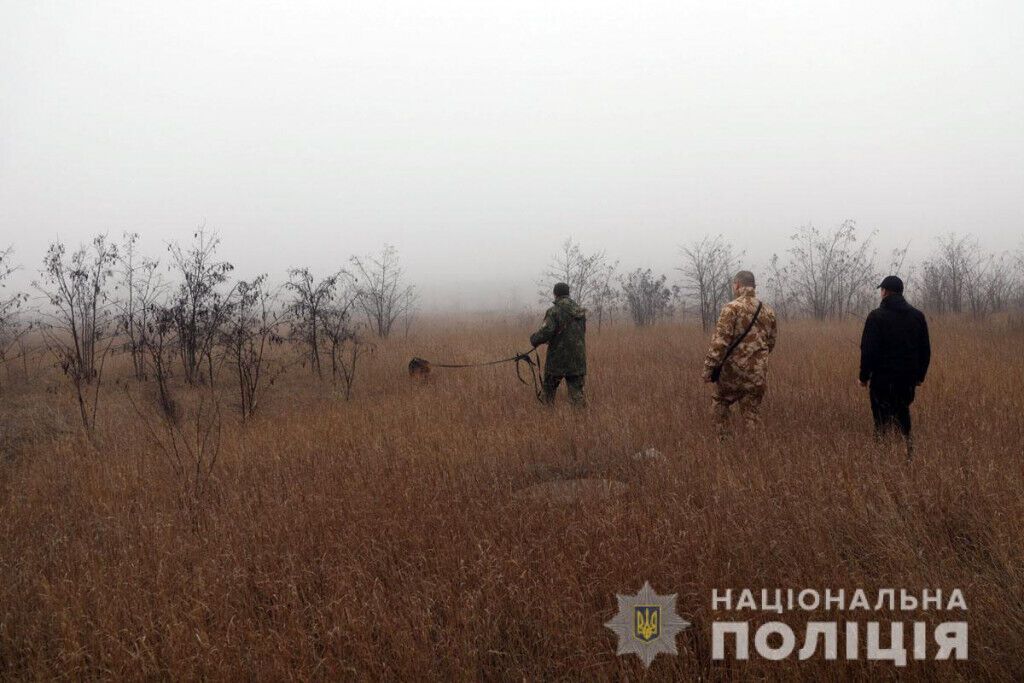 Знайдуть злочинця у натовпі та в лісі: як поліцейські кінологи та їх чотирилапі помічники іспити складали