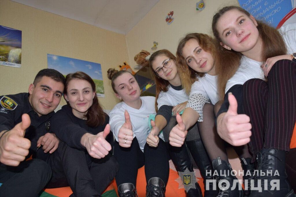 Шкільна служба порозуміння: поліцейські відкрили для дітей Мар’їнки та Авдіївки дві кімнати для вирішення конфліктів