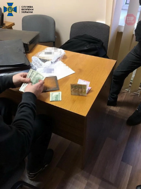 Главу райсуду Рівненщини викрили на хабарі (фото)