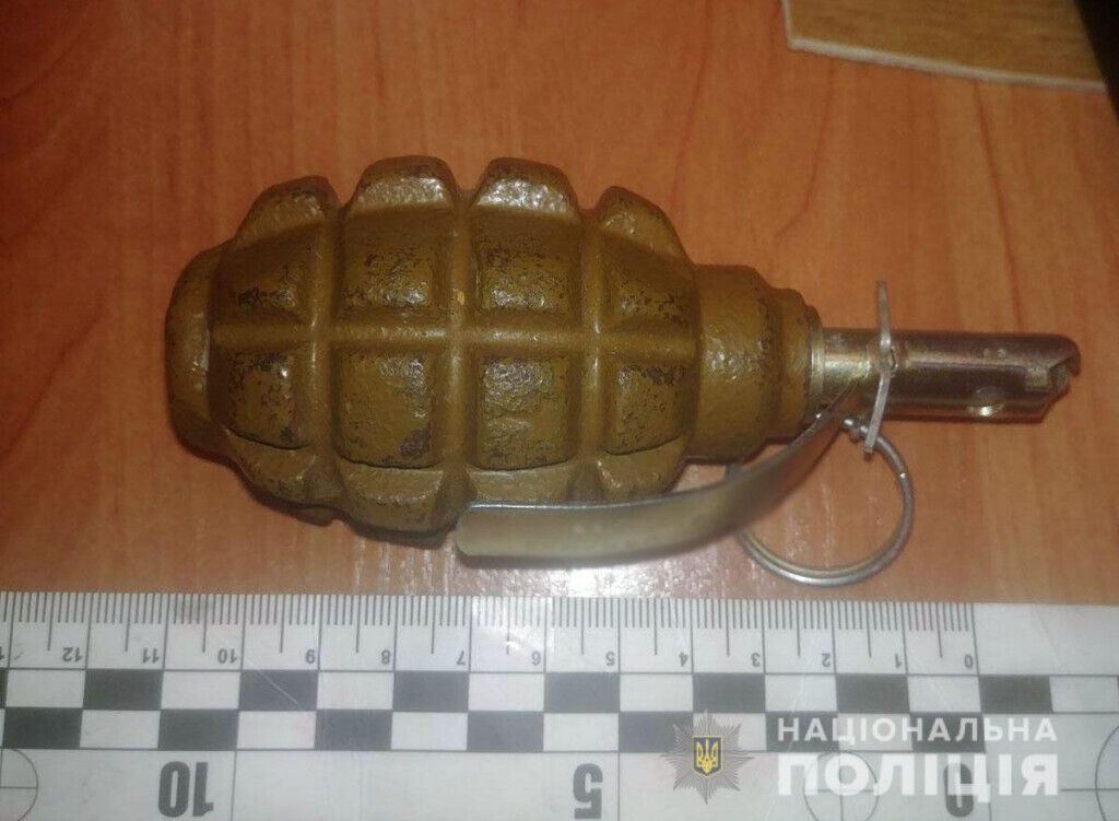 У Краматорську поліцейські затримали чоловіка, який погрожував підірвати жінку з дитиною