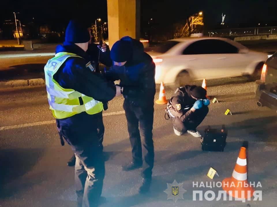 У столиці спецпризначенці стріляли по колесах, щоби зупинити озброєного водія-втікача