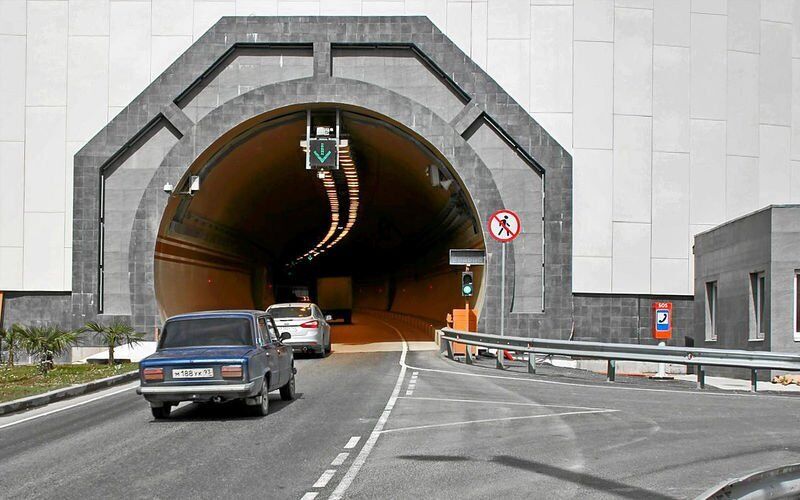 В каких случаях украинским водителям необходимо днем включать ближний свет фар