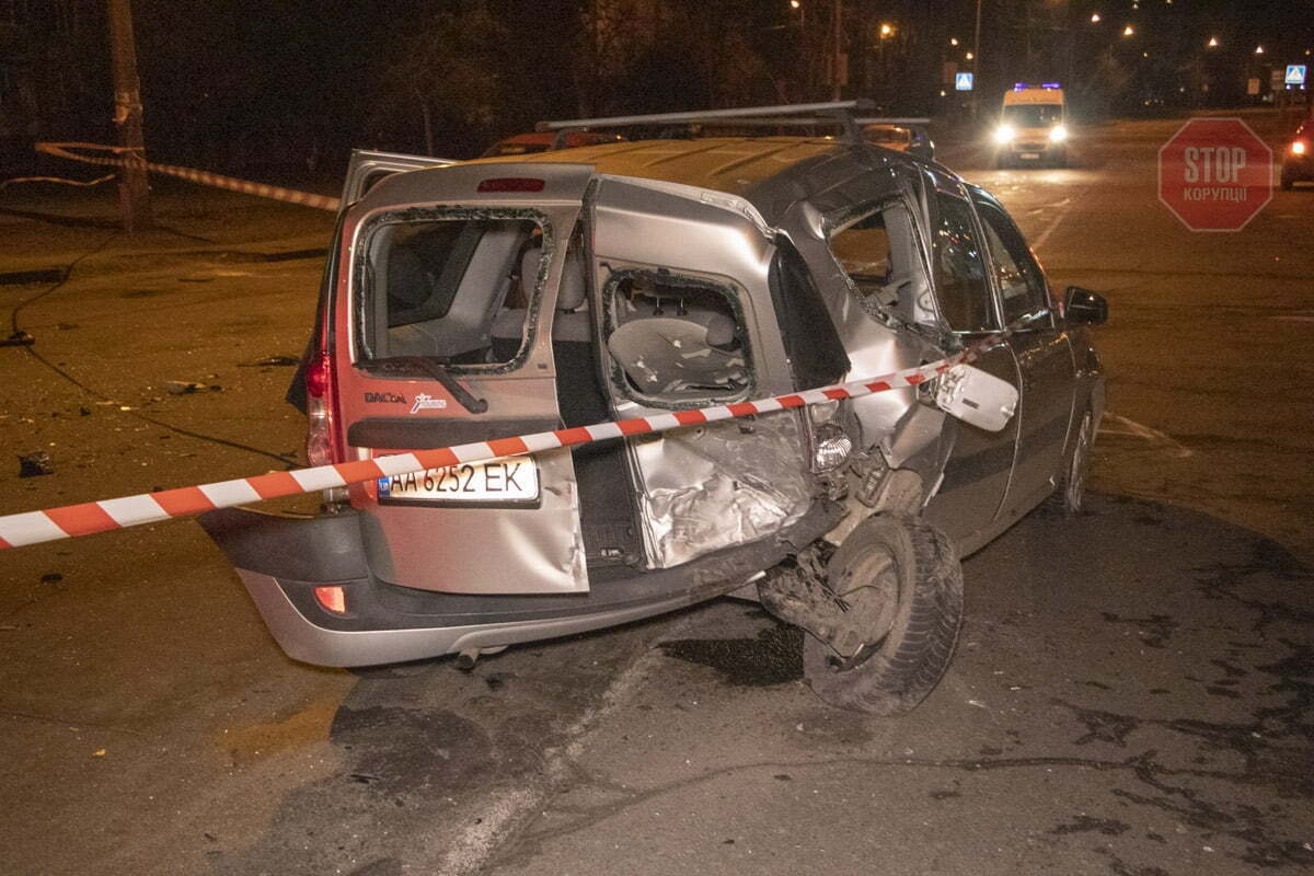 П'яний таксист у Києві втаранив авто, постраждали троє дівчат (фото)