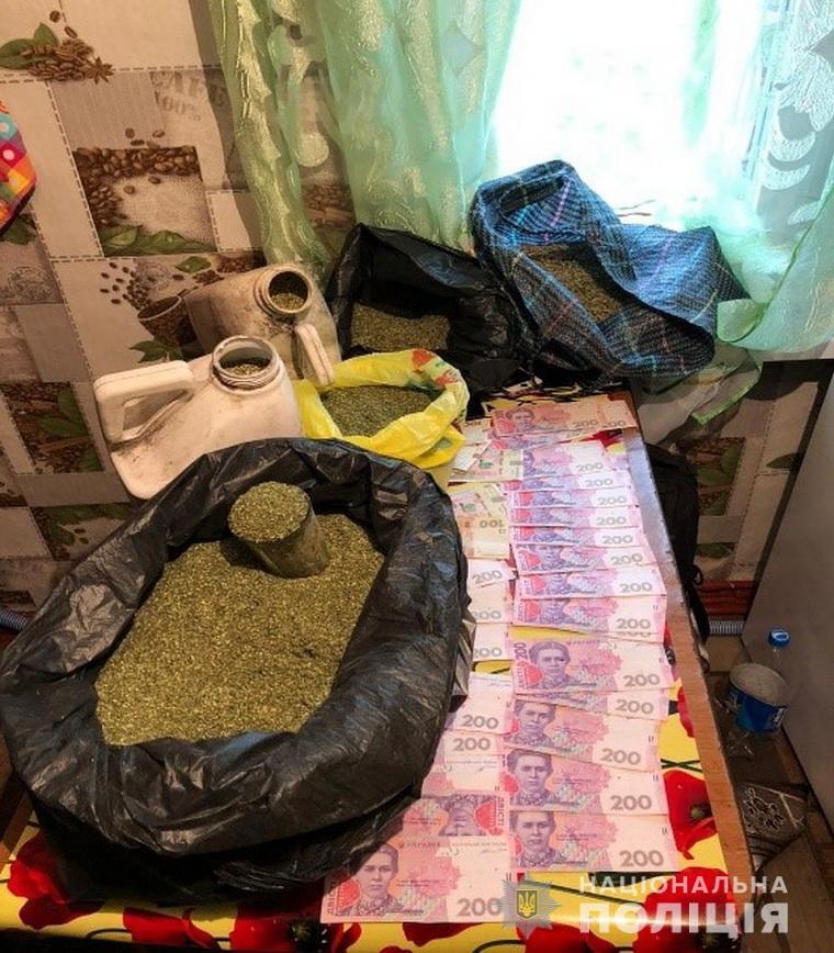 На Луганщині поліцейські викрили злочинне угрупування наркозбувачів