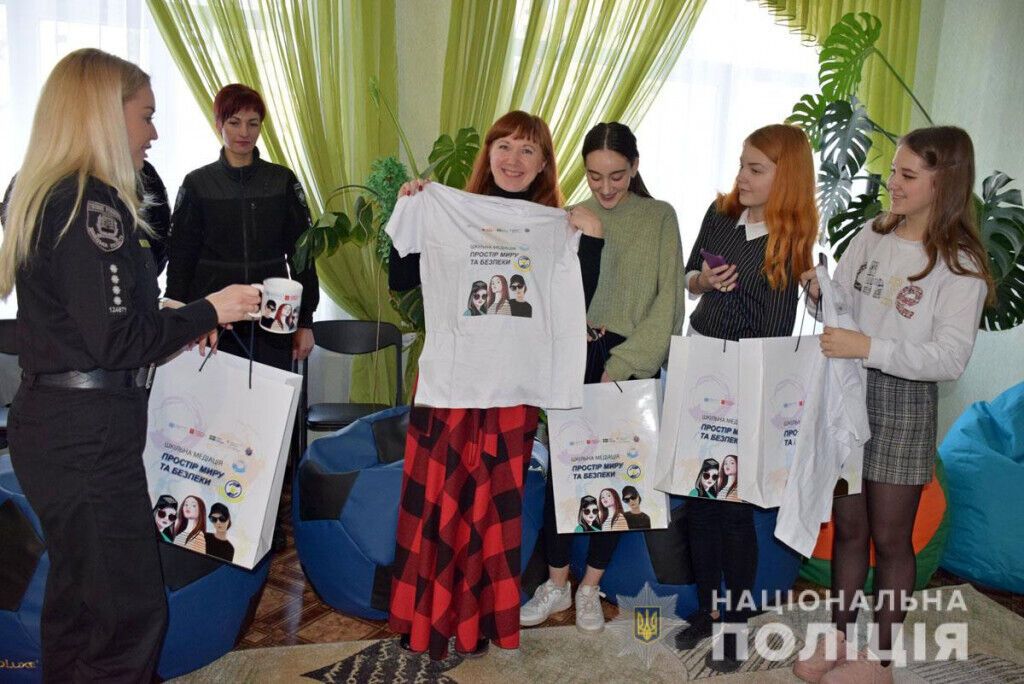 Шкільна служба порозуміння: поліцейські відкрили для дітей Мар’їнки та Авдіївки дві кімнати для вирішення конфліктів