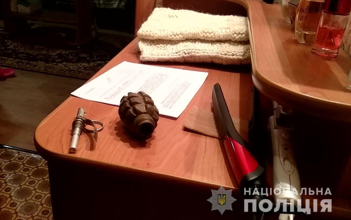 На Донеччині поліцейські затримали чоловіка, який погрожував підірвати жінку з дитиною