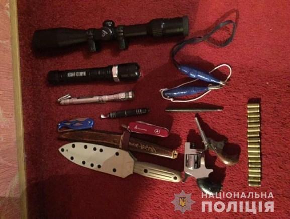 Поліцейські Київщини затримали в Одесі зловмисників, які підозрюються у скоєнні озброєних розбійних нападів &nbsp;