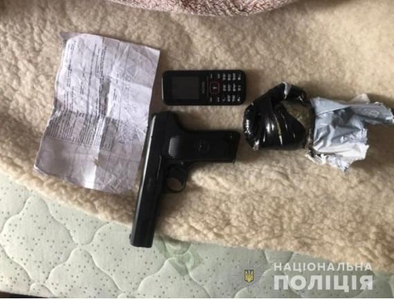 Поліцейські Київщини затримали в Одесі зловмисників, які підозрюються у скоєнні озброєних розбійних нападів &nbsp;