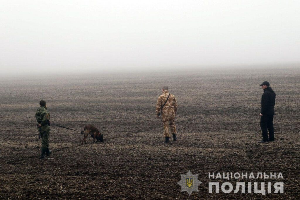 Знайдуть злочинця у натовпі та в лісі: як поліцейські кінологи та їх чотирилапі помічники іспити складали