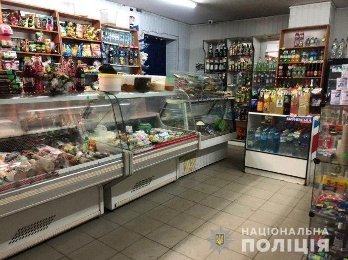 Поліцейські Бахмута затримали підозрюваного у розбійному нападі на крамницю