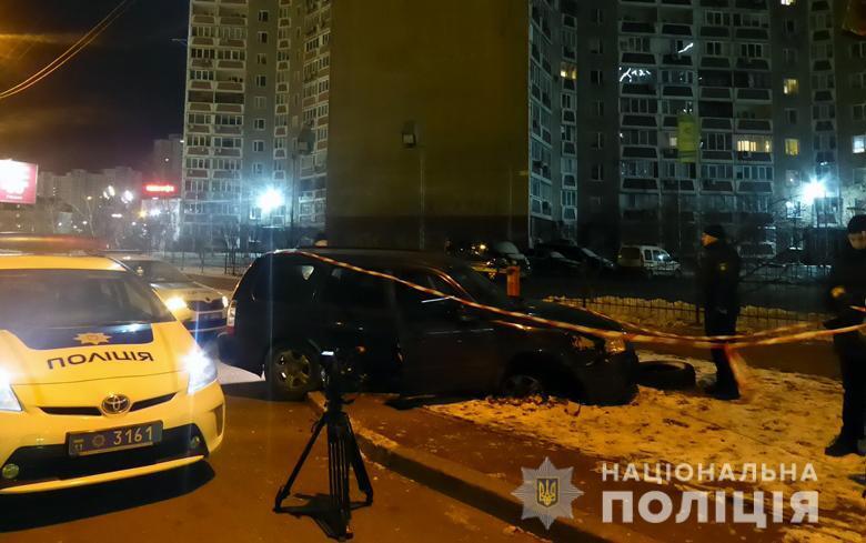 У Києві затримали водія, який пошкодив службовий автомобіль правоохоронців та намагався втекти