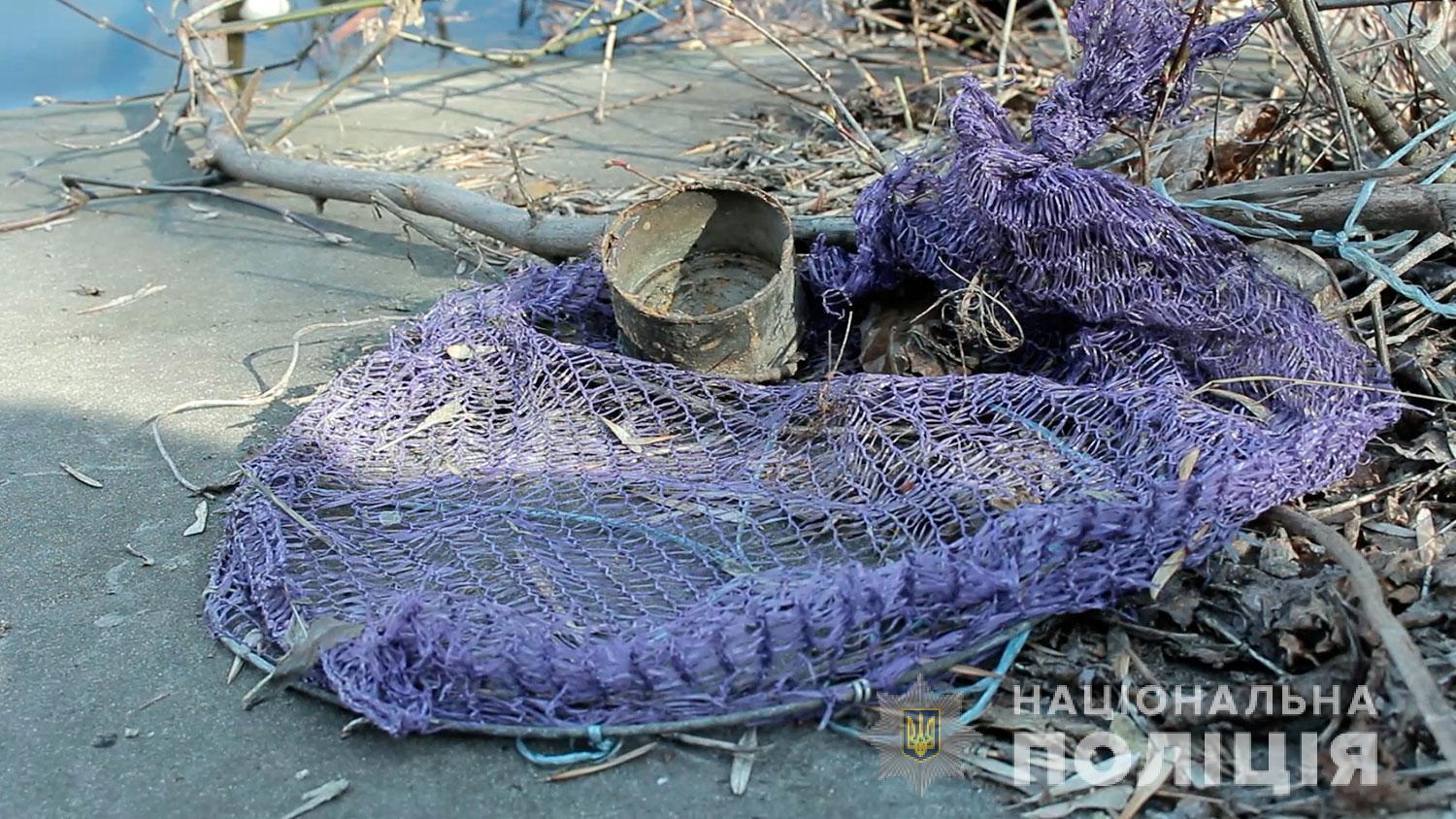 У Полтаві очільник поліції області нагородив 10-річного хлопчика і двох чоловіків за порятунок дитини, яка ледь не потонула у ставку
