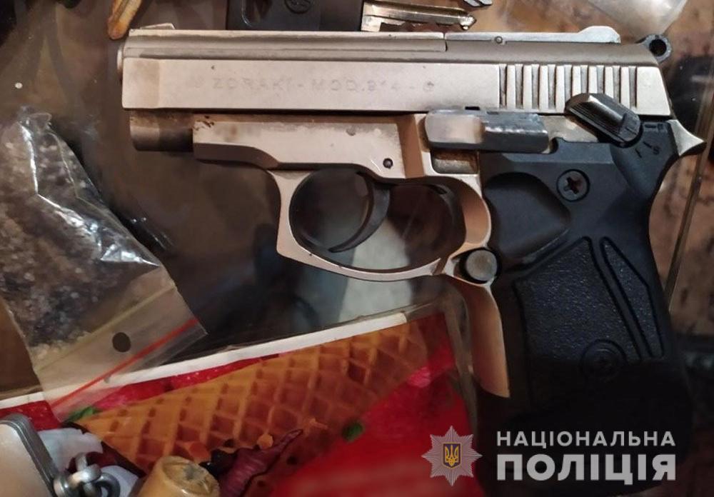 В Черкасах поліцейські затримали чоловіків, які стріляли в місцевого жителя