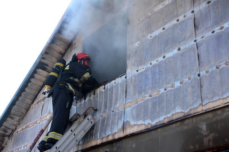 м. Хмельницький: вогнеборці приборкали пожежу приватного будинку