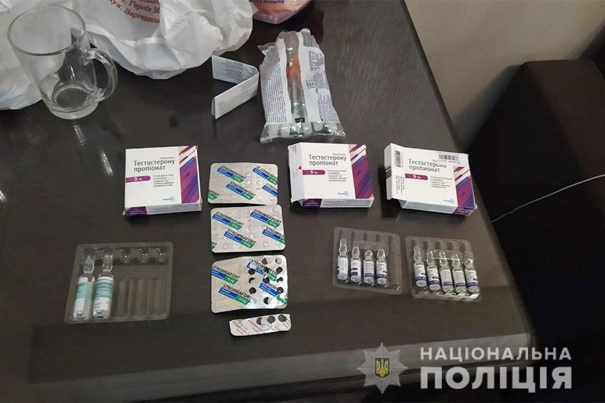 В Хмельницькому слідчі оголосили про підозру чоловікові, який продавав через інтернет прекурсори