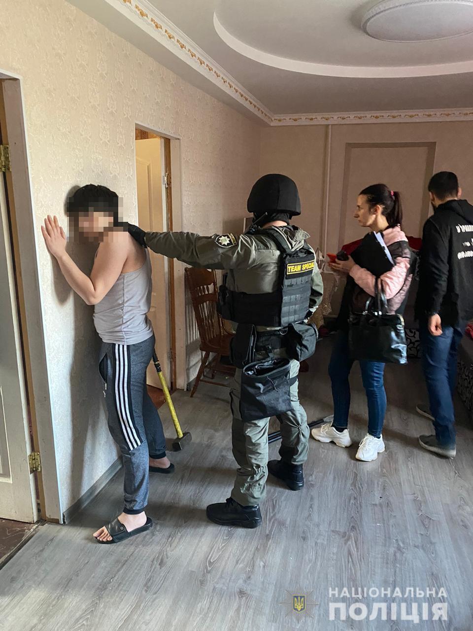 Поліцейські затримали етнічну групу за збут наркотиків на території Києва