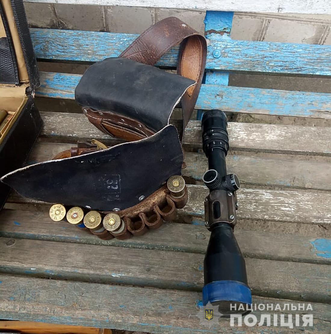 На Житомирщині поліцейські вилучили зброю та боєприпаси у жителя Ружинського району
